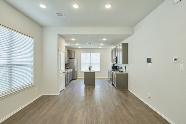 Building Photo - 901 Chickasaw Dr