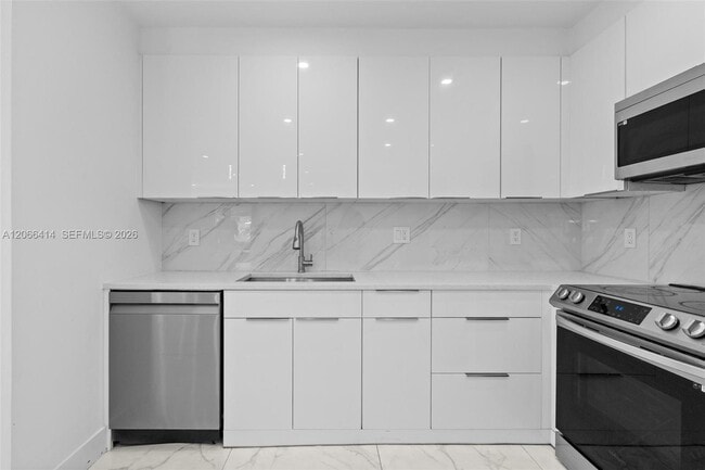 Photo - 669 NW 15th Ave