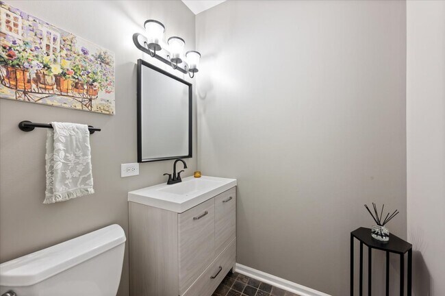 Photo - 1214 W School St