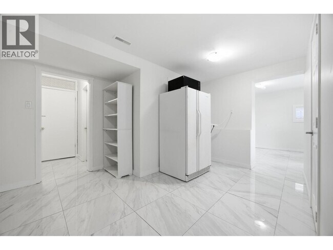 Photo - 1106 Duthie Ave