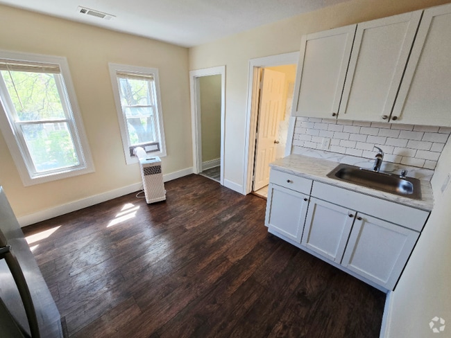 Building Photo - 717 31st Ave N Unit 2 Rental