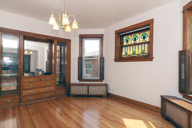 5104 W Hutchinson St Unit 2