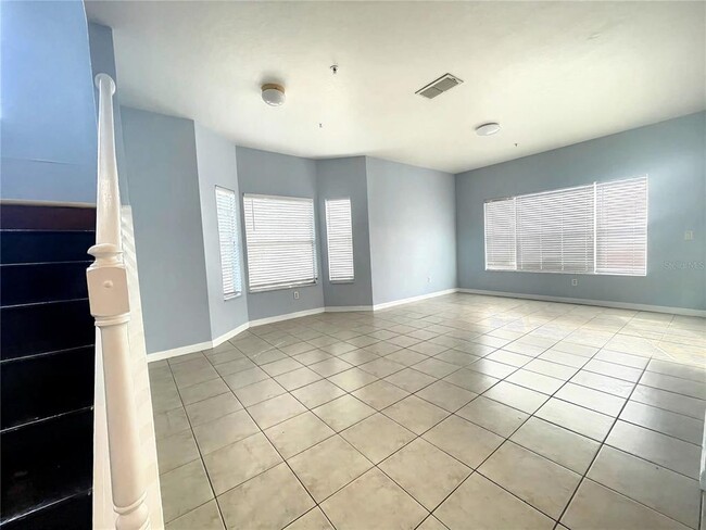 Photo - 2388 Grand Central Pkwy