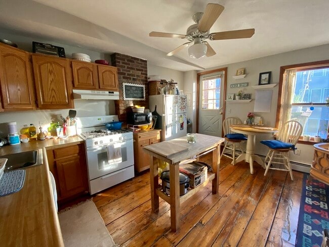 Building Photo - 109 Bartlett St Unit 3 Rental
