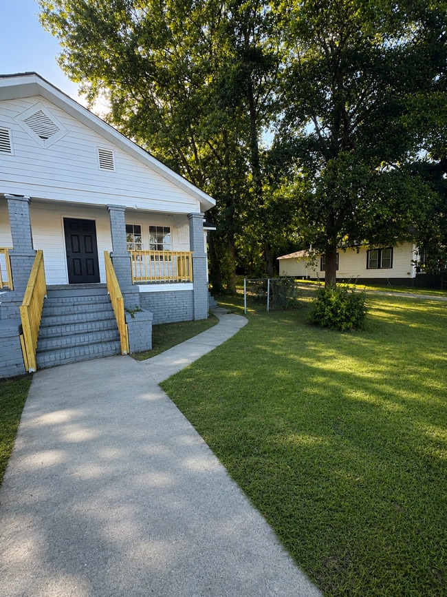 Photo - 3840 Napier Ave