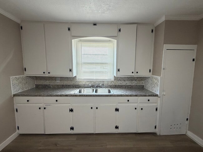 Photo - 304 W Main St