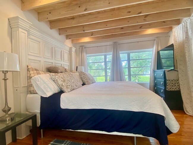 Photo - 500 NE 62nd St