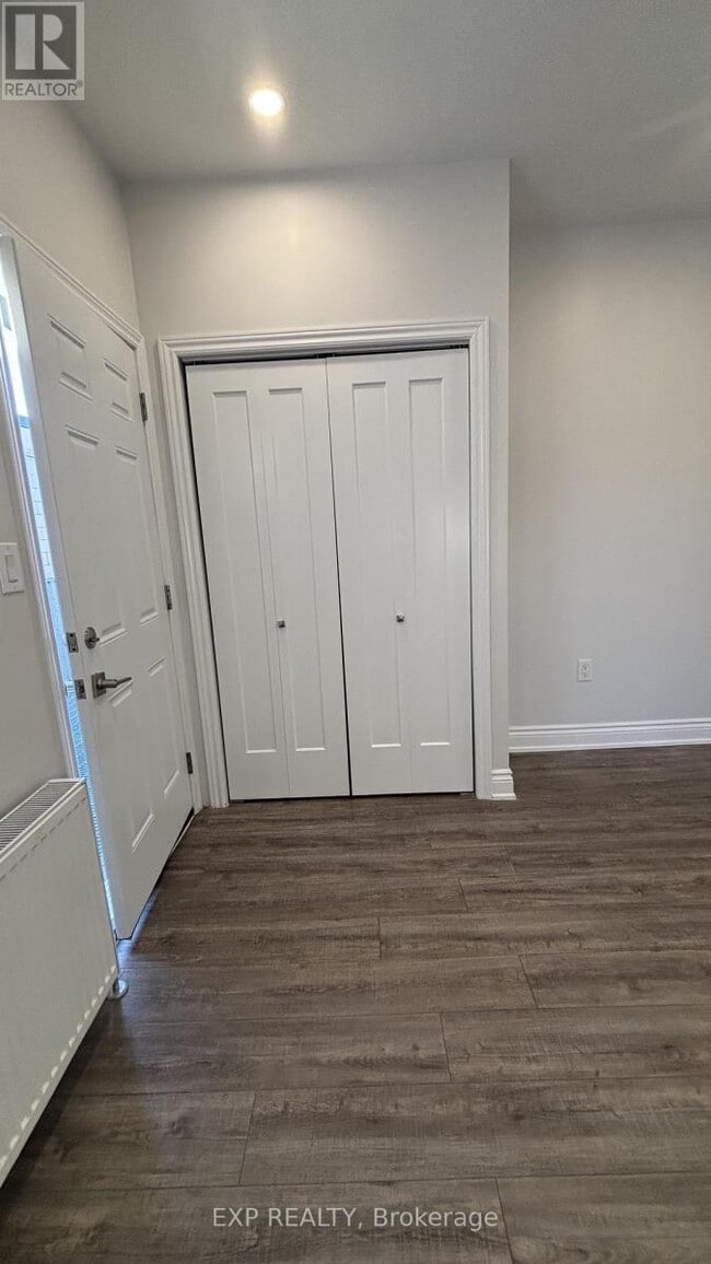 Photo - 3289 Lake Shore Blvd W Unit 3