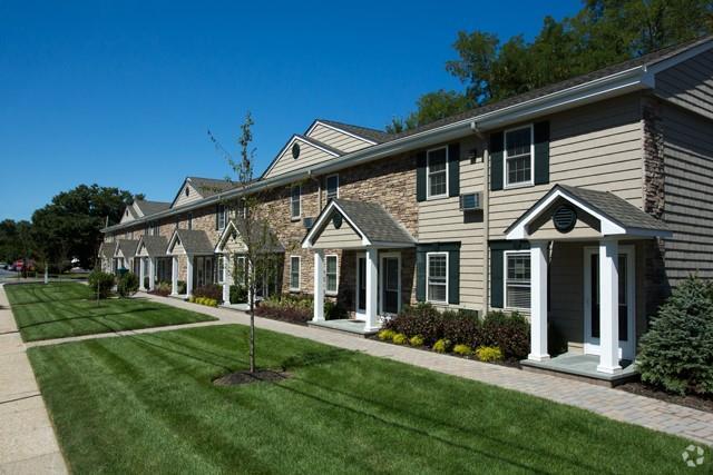 Building Photo - 9 Pickwick Ln Unit 9 Rental