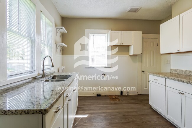 Photo - 5505 Court J