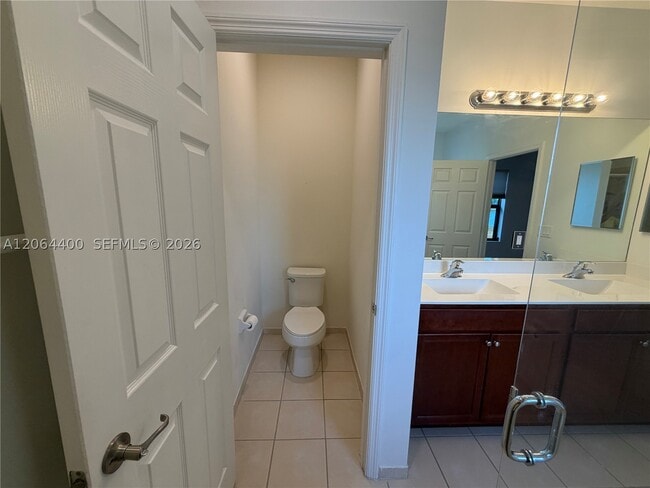 737 SE 37th Pl