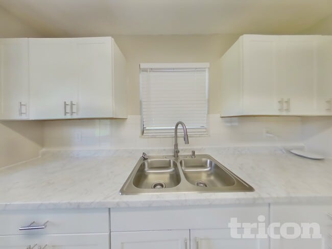 Photo - 944 Shorecrest Ave