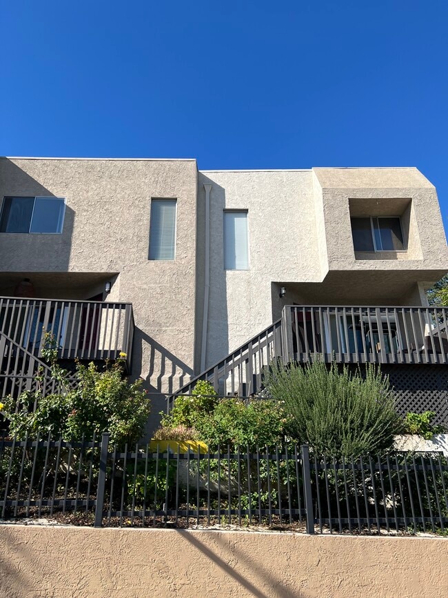 Building Photo - Laveta Terrace