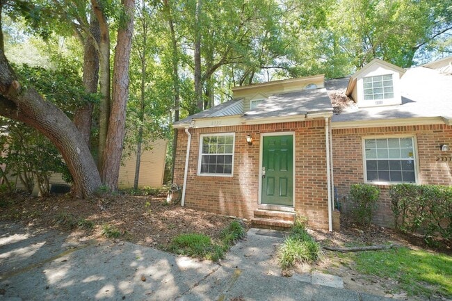 Building Photo - 2335 Parrot Ln