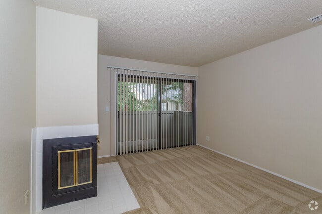 1BR, 1BA - 721 SF The Oak