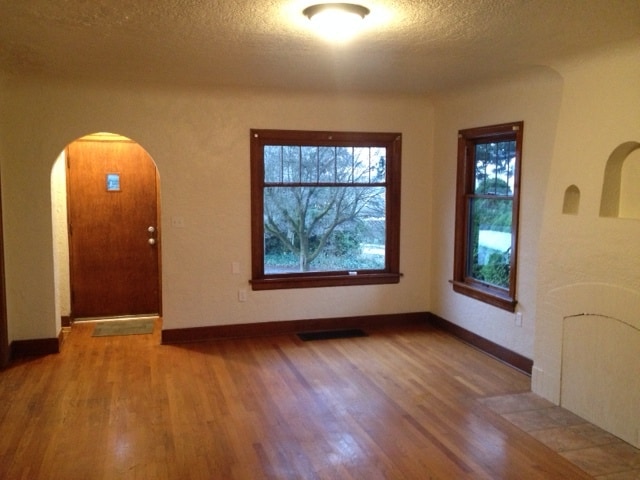 Building Photo - 201 W Lawrence St Unit B