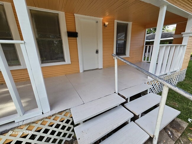 Photo - 755 Doucette Ave