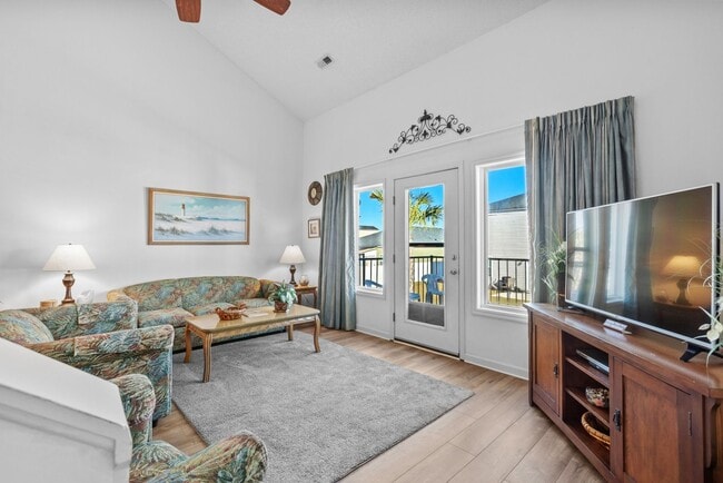 Building Photo - All Inclusive Seasonal Rental Available NO...