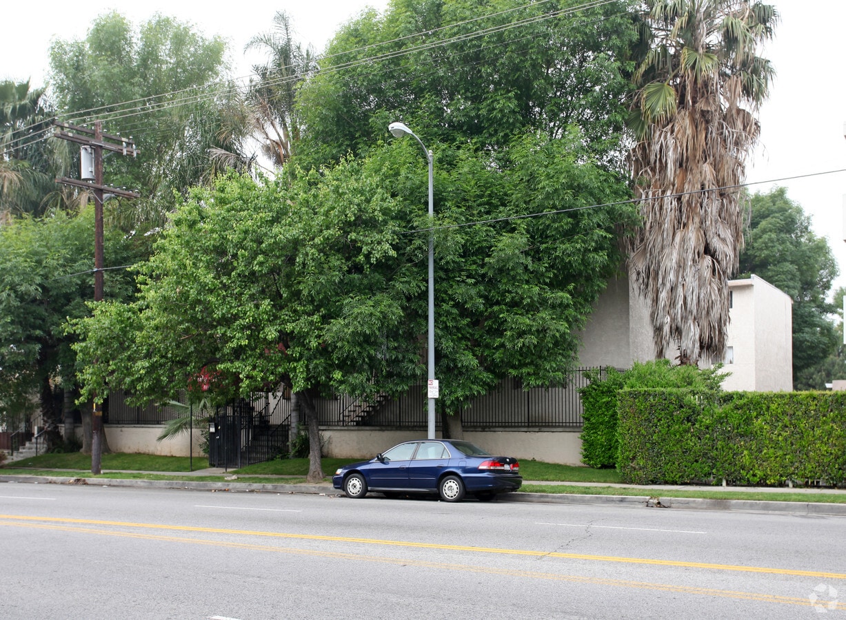 Photo - Lindley Palms Apartments