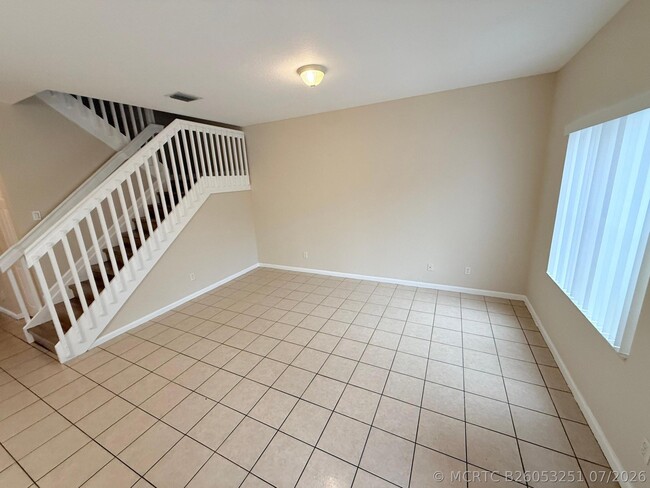 Building Photo - 905 N Santa Catalina Cir