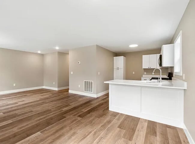Photo - 307 N Van Dorn St