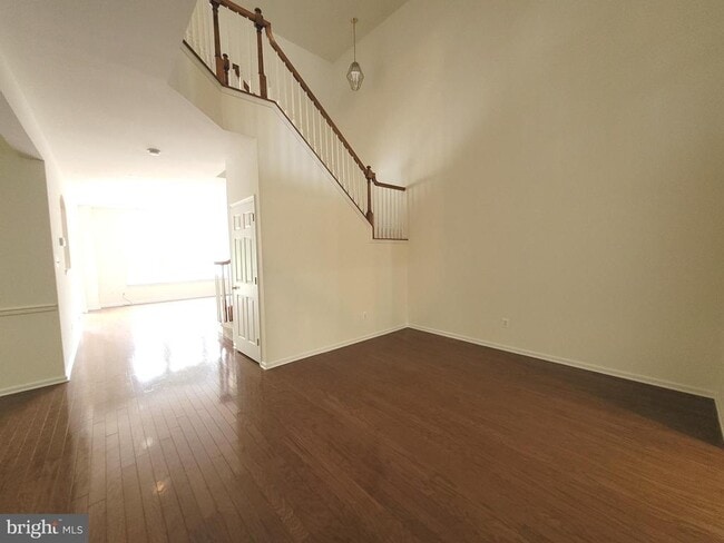 Building Photo - 35 Tudor Ct
