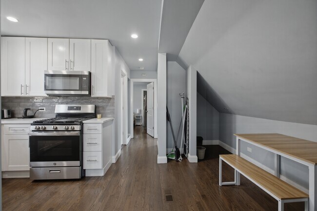 Photo - 2430 N Normandy Ave Unit 2