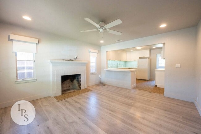 Photo - Mercado: 534+536 Unit #536