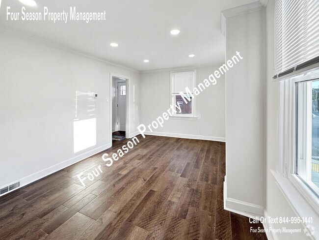 Building Photo - 300 E Franklin St Rental