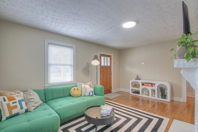 Photo - 1609A Cahal Ave