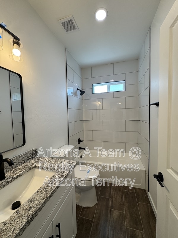 Photo - 2130 N Ralph Ave