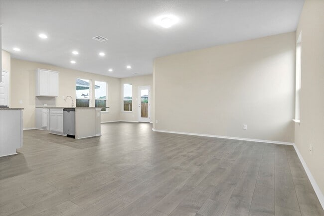 Photo - 135 Lyndon Dr