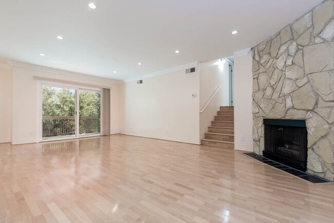 Photo - 1242 S Barrington Ave Unit 302