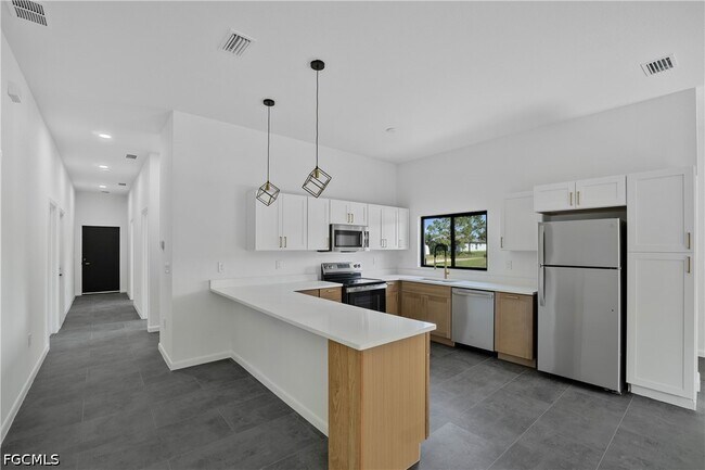 Photo - 601 Hawthorne Ave S
