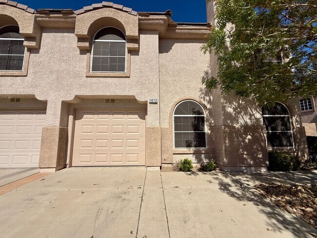 Photo - Beautiful 3-bedroom townhome in a desirable gated Green Valley community!