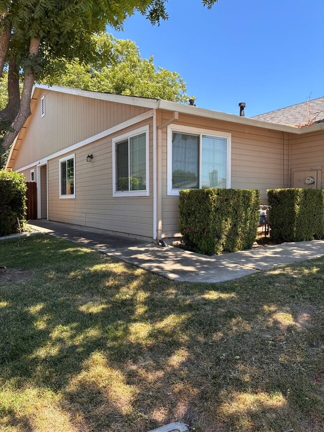 Photo - 1741 Wildflower Cir