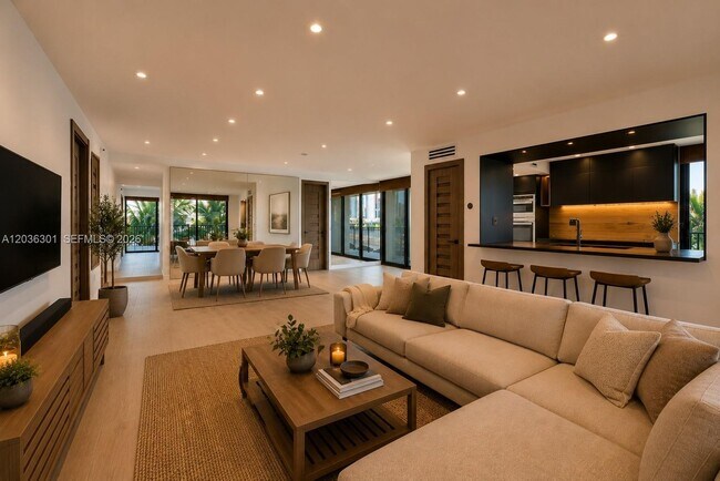 Building Photo - 801 N Venetian Dr Unit 308