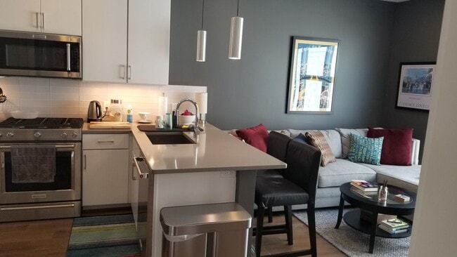 Photo - 2337 Champlain St NW Unidad PH409