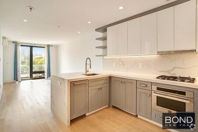 Building Photo - 11-07 Welling Ct Unit 5C Rental