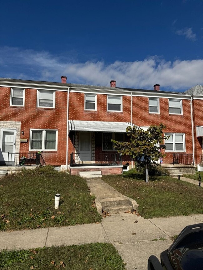 Photo - 2231 Graythorn Rd