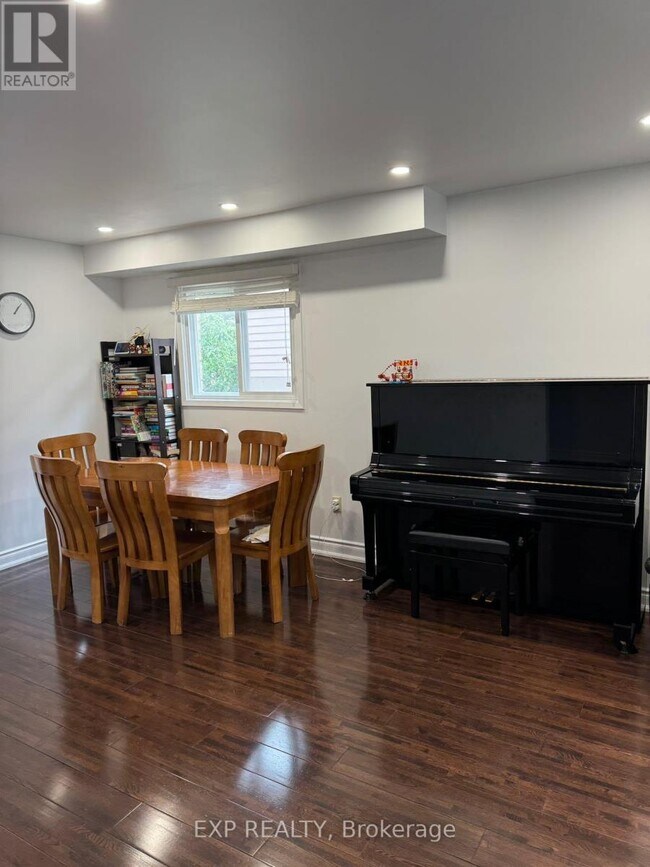 Photo - 82 Muirlands Dr