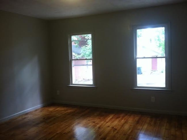 Photo - 42 1/2 Alexander St Unit 1