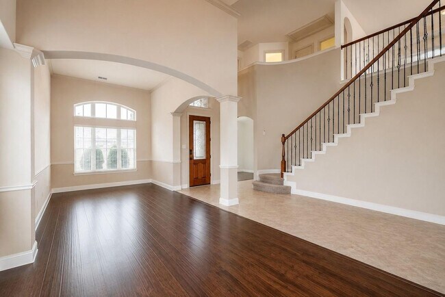 2933 Softwood Cir