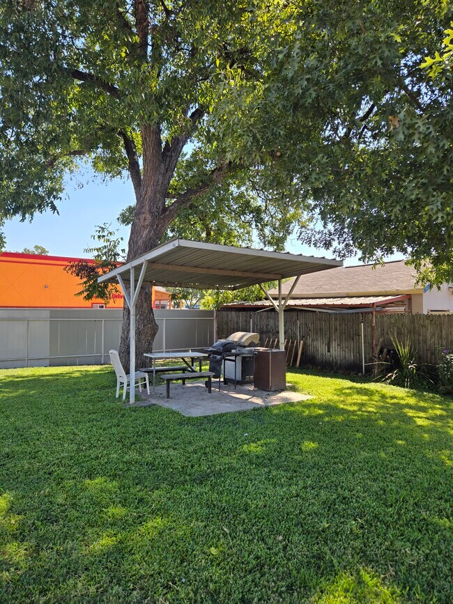 Photo - Broadway Apartments