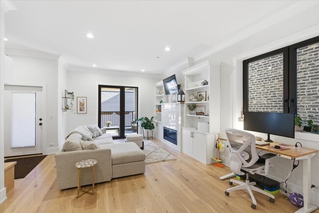 Photo - 3219 N Seminary Ave Unit 1S