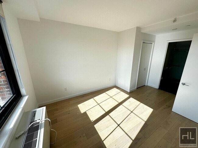 Photo - NORTHERN BOULEVARD Unidad PHA