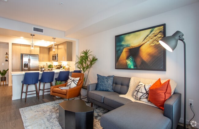 1BR, 1BA-672 SF