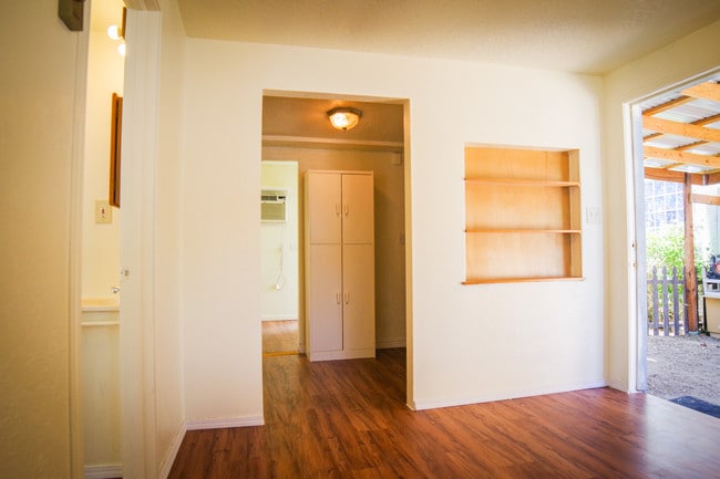 Photo - 1925 Division Ave