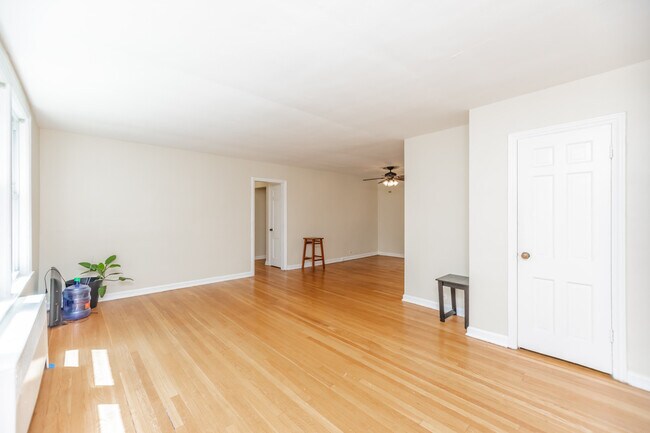 Photo - 1143 E 50th St Unit 3S