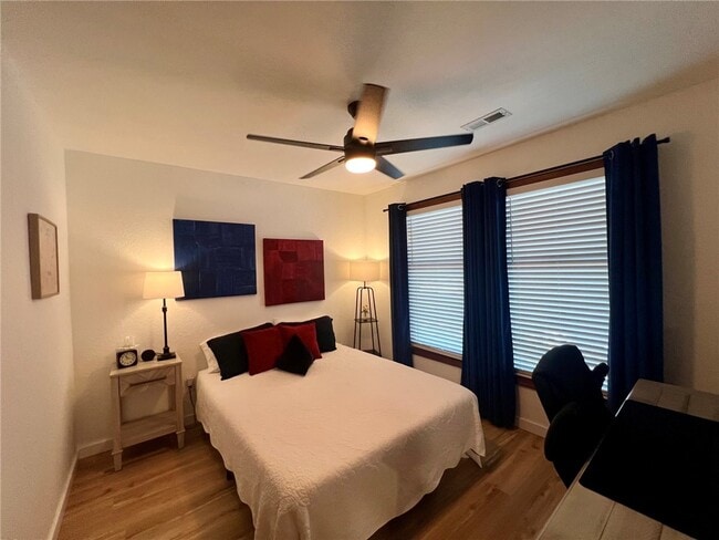 Photo - 30 Shakespeare Dr